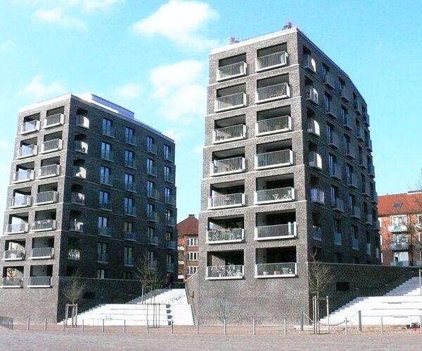 Balkonkonstruktion an zwei 7-stöckigen Gebäuden